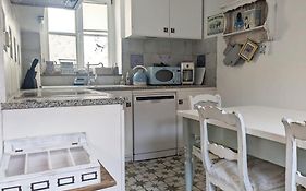 Kleine Villa - Ganzes Stadthaeuschen Fuer Gruppen Familien Oder Nur Zu Zweit